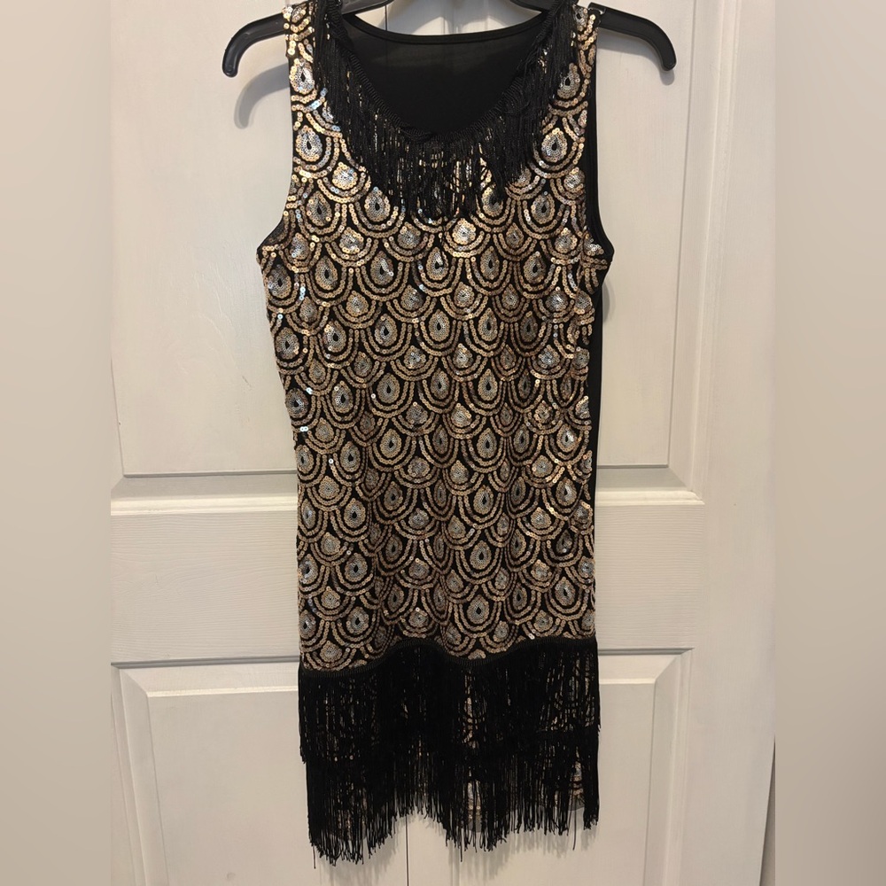 Elegant Black and Gold Sequin Dress